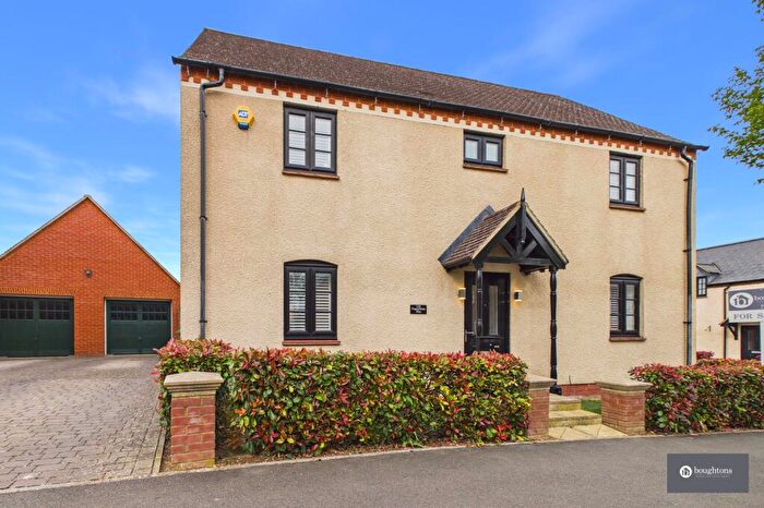 4 Bedroom Detached House For Sale In Poppyfields Way, Brackley, NN13