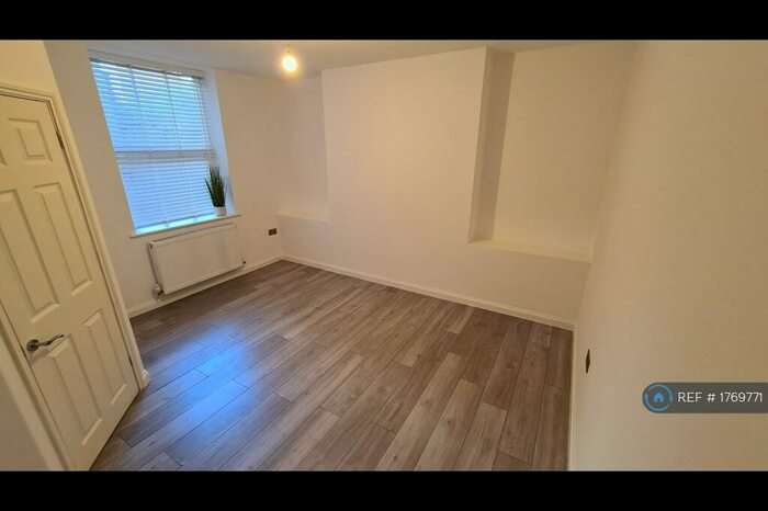 3 Bedroom Flat To Rent In Edgar Road, Cliftonville, Margate, CT9