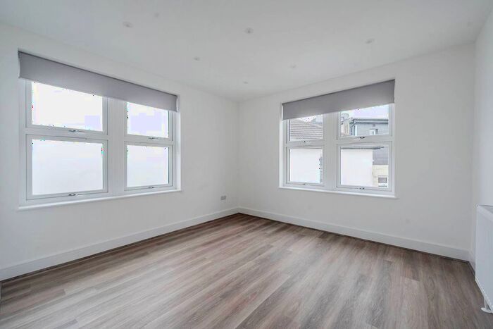 2 Bedroom Flat To Rent In Sunningfields Crescent, Hendon, London, NW4