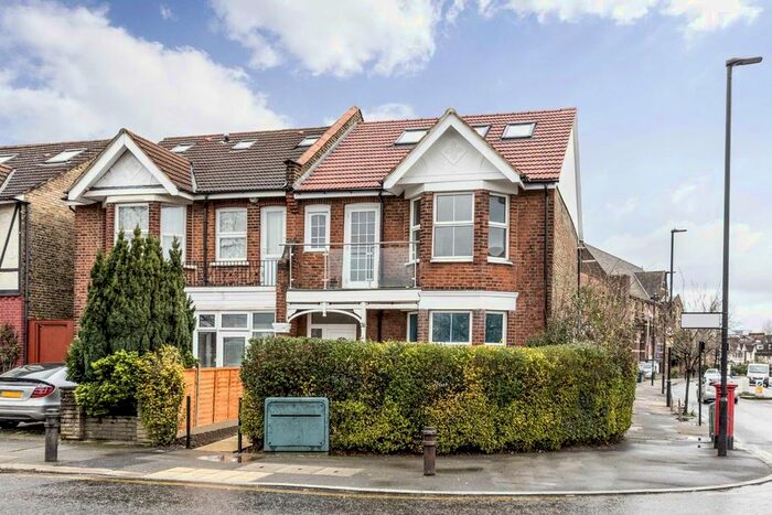 3 Bedroom Flat To Rent In Eastfields Road, London, W3