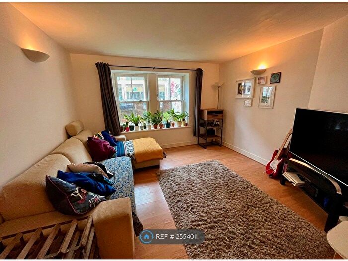 2 Bedroom Flat To Rent In Stockwell Road, London, SW9
