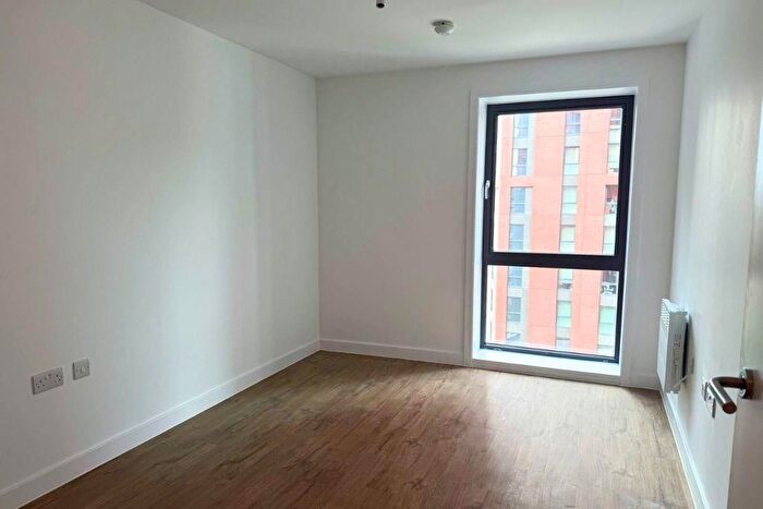 3 Bedroom Flat For Sale In Phoenix, Saxton Lane, Leeds, LS9