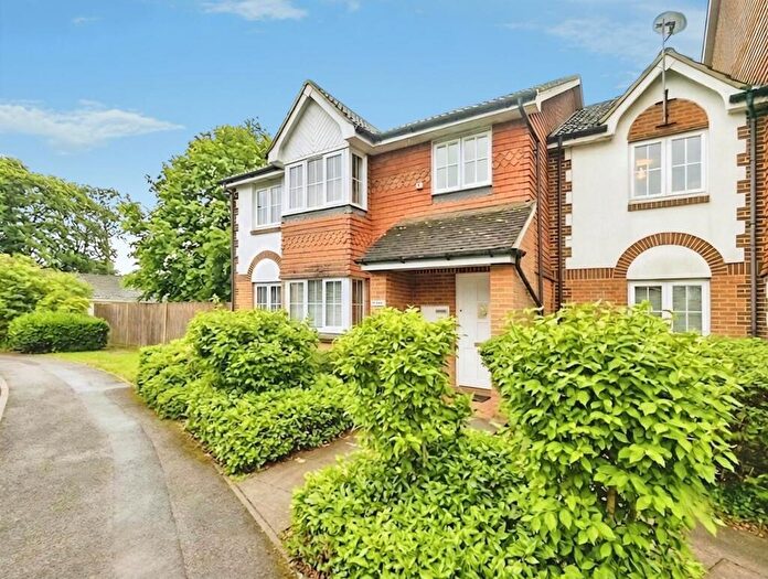 2 Bedroom Apartment For Sale In Amethyst Lane, Reading, Berkshire, RG30