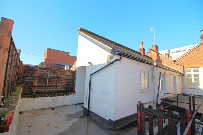 3 Bedroom Flat To Rent In Sydenham Road, Guildford, GU1