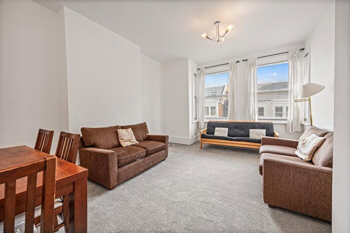 2 Bedroom Flat To Rent In Hilltop Road, West Hampstead, NW6