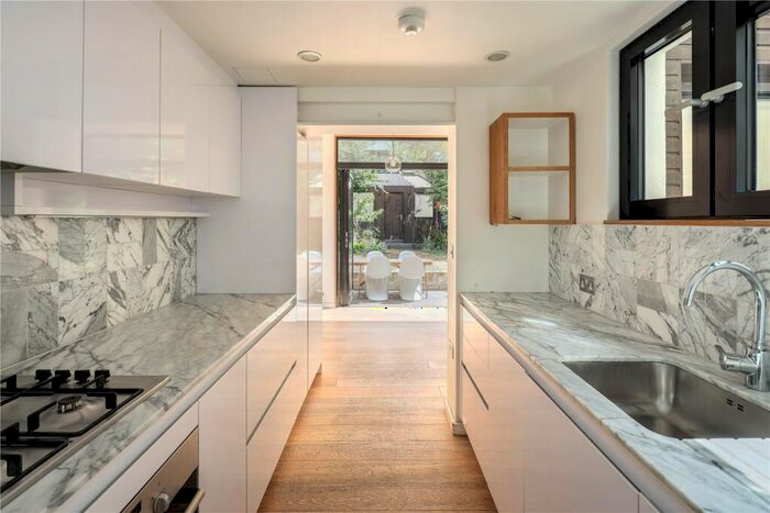 2 Bedroom Flat To Rent In Anton Street, Hackney, London, E8