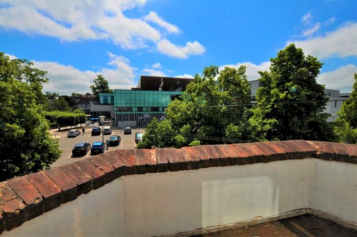 Apartment To Rent In Dene Road, GU1