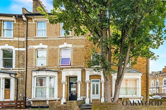 3 Bedroom Flat To Rent In Brooke Road, London, N16