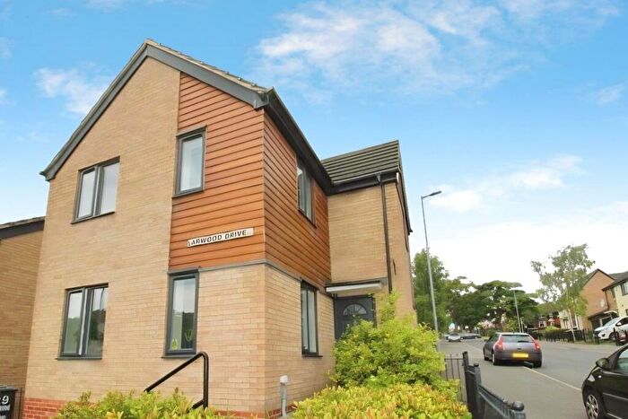 3 Bedroom Detached House To Rent In Larwood Drive, Bradford, BD10