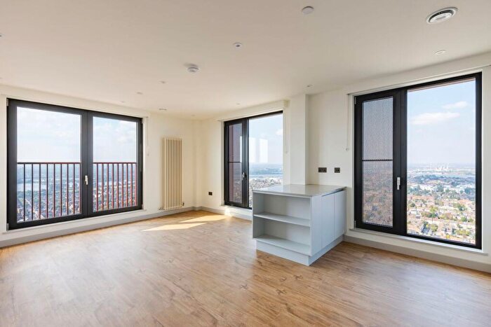 2 Bedroom Flat To Rent In Selborne Road, Walthamstow, E17