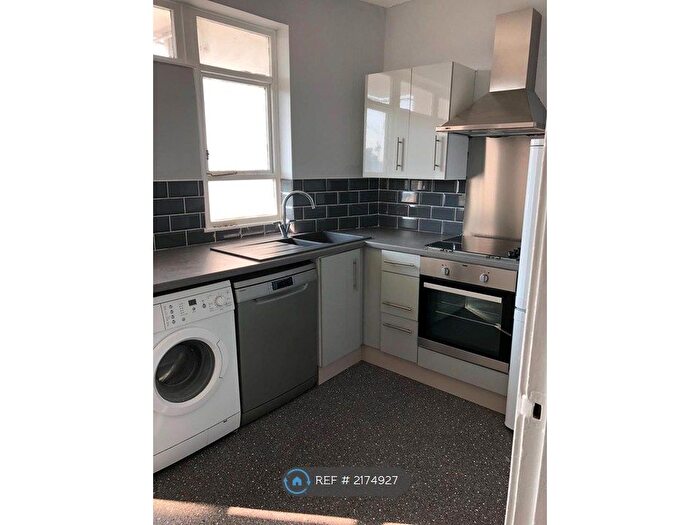 3 Bedroom Flat To Rent In Shelley House, London, SW1V