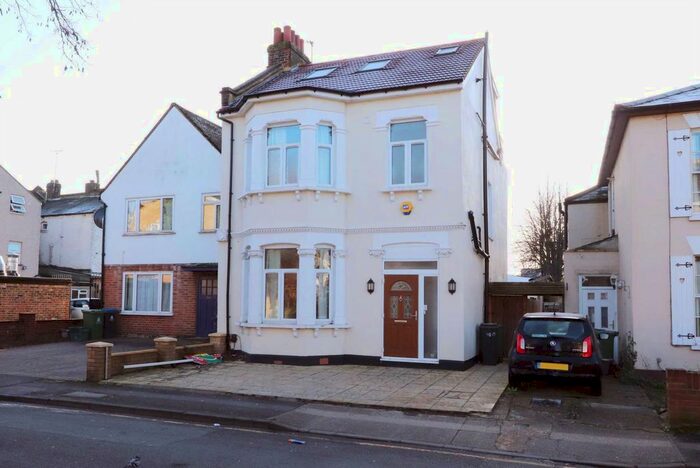 4 Bedroom Property To Rent In Acacia Grove, New Malden, KT3