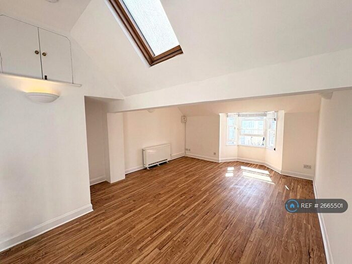 Studio To Rent In Clarence Square, Brighton, BN1