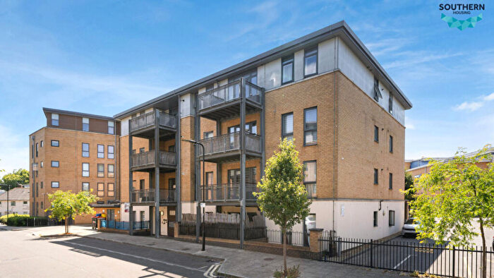 1 Bedroom Flat For Sale In Almond Court, Woodmill Road, Clapton, London, E5