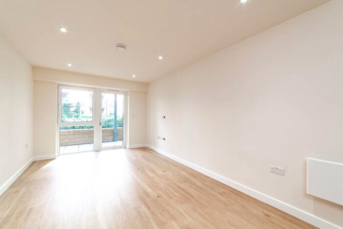 2 Bedroom Flat To Rent In Beaufort Park, Colindale, London, NW9