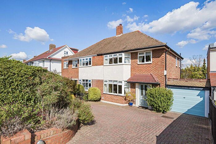 3 Bedroom Semi-Detached House For Sale In Green Lane, London, SE9