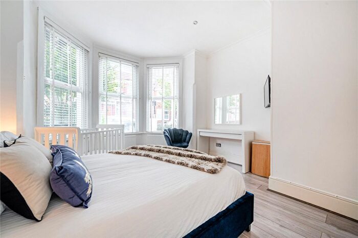 2 Bedroom Flat For Sale In Arcadian Gardens, Wood Green, London, N22