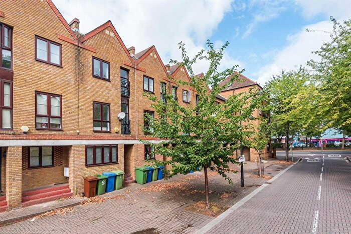 4 Bedroom Terraced House To Rent In Brunswick Quay, Surrey Quays, SE16