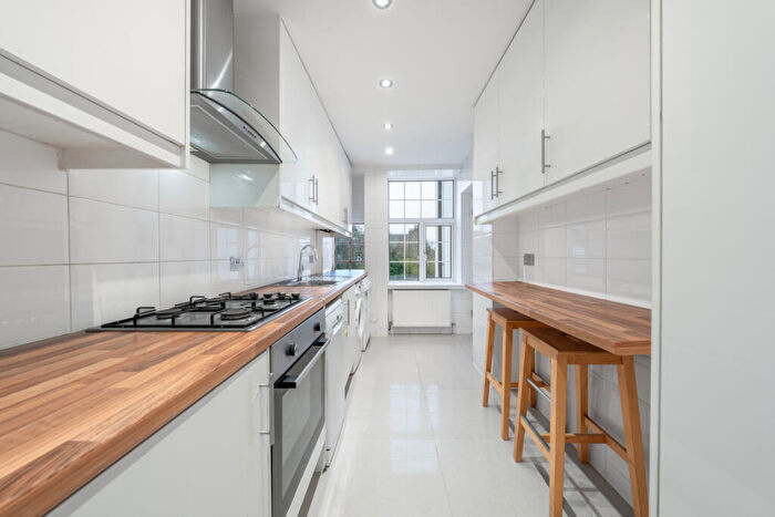 2 Bedroom Apartment To Rent In Belmont Court, Finchley Road, London, NW11