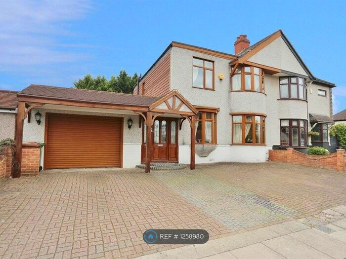 4 Bedroom Semi-Detached House To Rent In Montrose Close, Welling, DA16