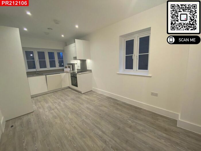 4 Bedroom Terraced House To Rent In Aylsham Road, Tadworth, KT20