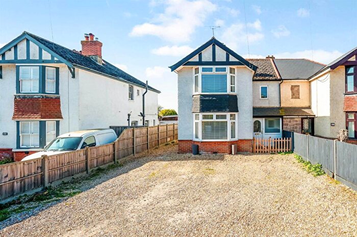 3 Bedroom Semi Detached House For Sale In Weyhill Road, Andover, SP10