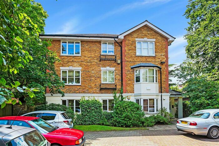 2 Bedroom Flat To Rent In Beaumont Court, Edge Hill, Wimbledon, SW19