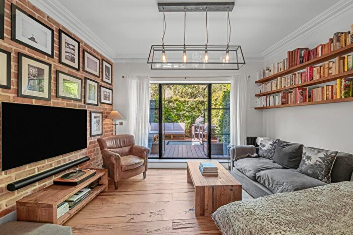 3 Bedroom Flat For Sale In Albert Street, Camden Town, NW1