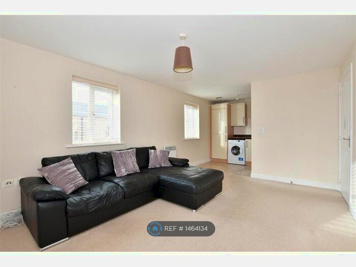 1 Bedroom Flat To Rent In College Close, Loughton, IG10