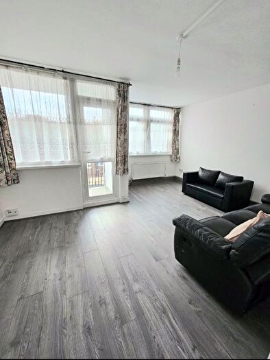 3 Bedroom Flat To Rent In White Horse Lane, London, E1