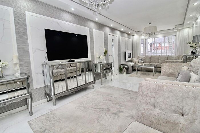 3 Bedroom Detached House For Sale In Falmouth Road, Hodge Hill, Birmingham, B34