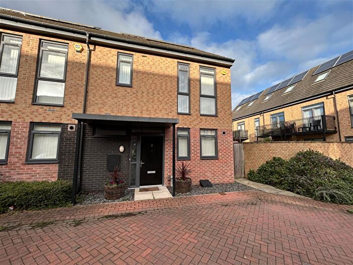 3 Bedroom House To Rent In Plantation Close, Bentley, Doncaster, DN5