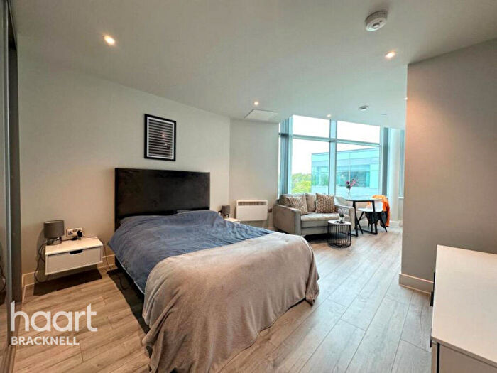 Studio To Rent In Wokingham Road, Bracknell, RG42