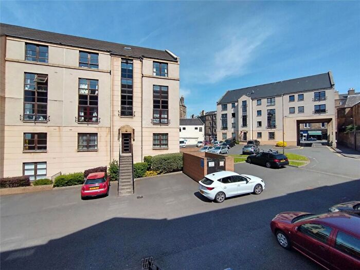 2 Bedroom Flat To Rent In Rodney Place, Edinburgh, EH7