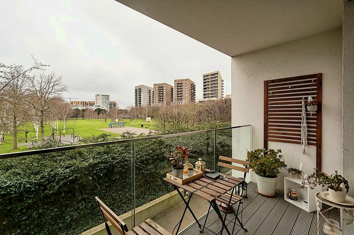 2 Bedroom Flat To Rent In Parkside Crt, Booth Road, E16