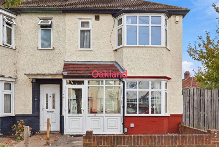 3 Bedroom End Of Terrace House To Rent In Sherwood Road, Ilford, IG6