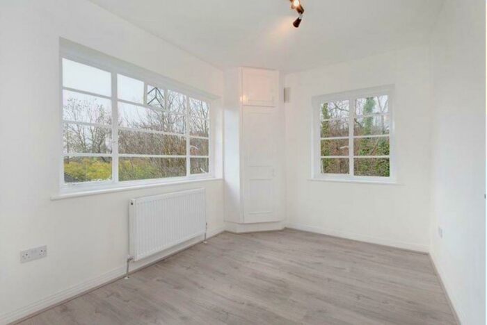 2 Bedroom Flat To Rent In Denison Close, Hampstead Garden Suburb, N2