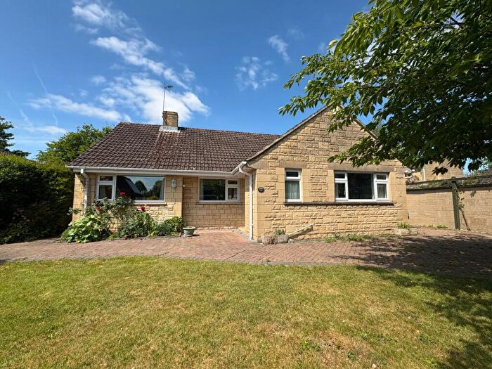 3 Bedroom Detached House For Sale In Roman Way, Lechlade, Gloucestershire, GL7