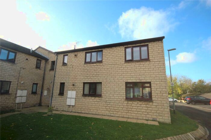 2 Bedroom Apartment To Rent In Chew Brook Drive, Greenfield, Oldham, OL3