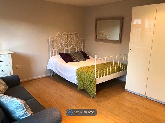 Studio To Rent In Colonial Road, Slough, SL1