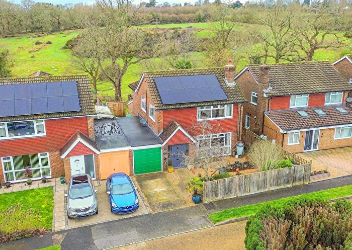 4 Bedroom Link Detached House For Sale In Munnion Road, Ardingly, RH17