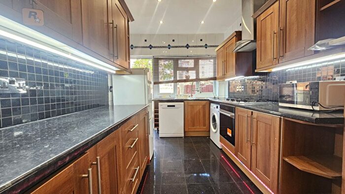 4 Bedroom Semi Detached House To Rent In Bowes Road, W3