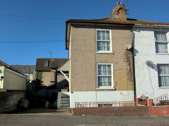 3 Bedroom Semi-Detached House To Rent In Augustine Road, Gravesend, DA12