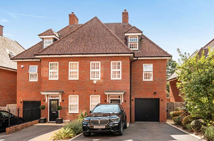 5 Bedroom Semi Detached House For Sale In Collison Avenue, Barnet, EN5