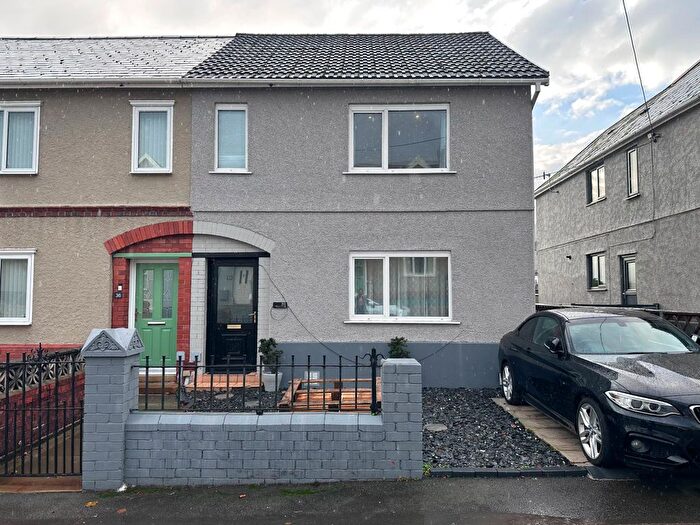 3 Bedroom Semi-Detached House For Sale In Kelvin Road, Clydach, Swansea, SA6