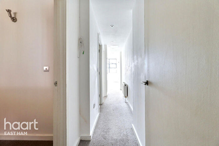 1 Bedroom Apartment For Sale In Shaftesbury Road, London, E7