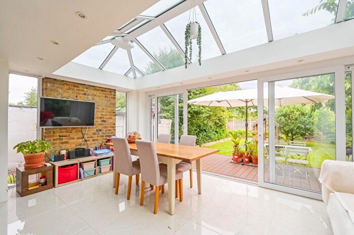 2 Bedroom Flat To Rent In Palmerston Road, , Bowes Park, London, N22