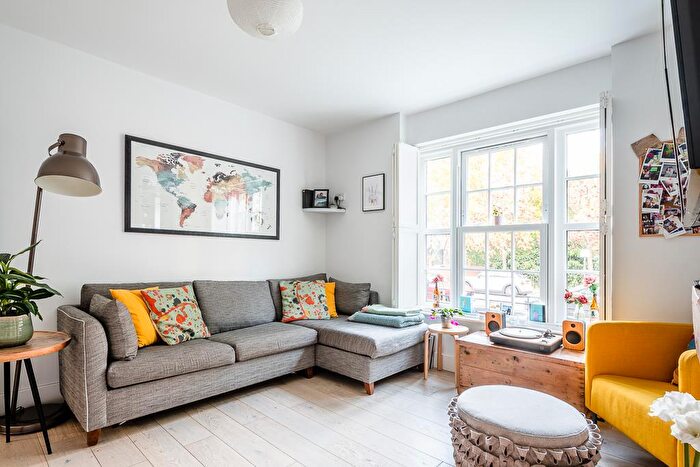 1 Bedroom Apartment For Sale In Walker House, Kings Cross, NW1