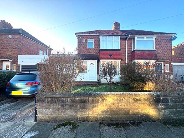 3 Bedroom Semi Detached House For Sale In Sherfield Drive, Cochrane Park, NE7