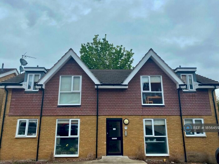 2 Bedroom Flat To Rent In Craufurd Rise, Maidenhead, SL6